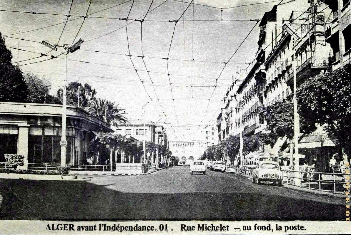 Alger - Rue Michelet - Au fond la Poste.jpg